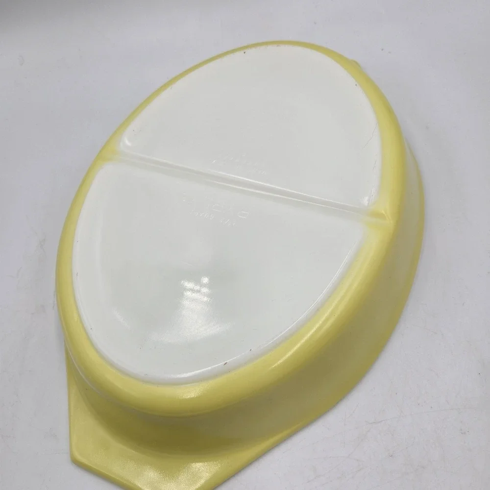 Vintage PYREX Verde Olive Green Divided 1 -1/2 Qt Oval Casserole Dish w/ Lid